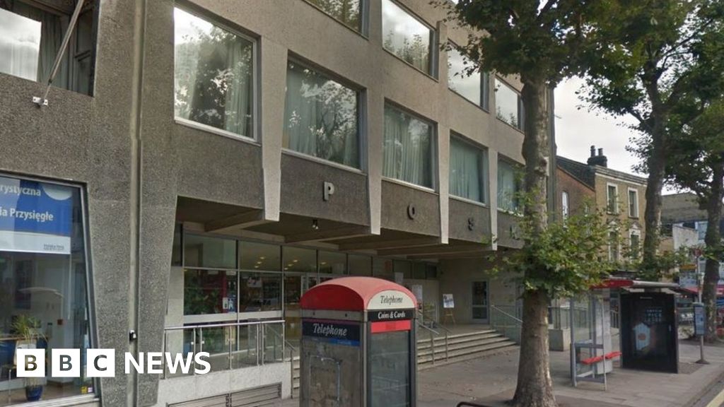 'Racist' graffiti on Polish cultural centre in Hammersmith - BBC News