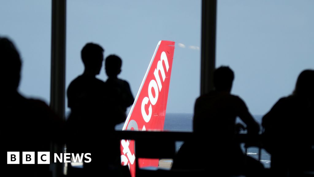 UK flights to virus-hit Spain turn around mid-air