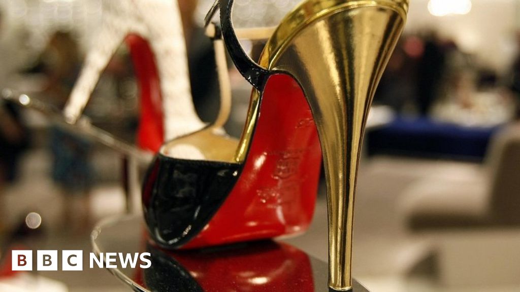 utilstrækkelig Det er billigt pebermynte Louboutin wins legal battle over red soles - BBC News