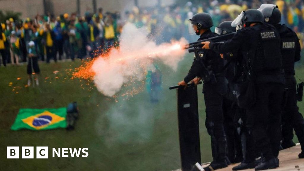 Brazil Congress: Lula vows to punish supporters of Bolsonaro after riot – BBC