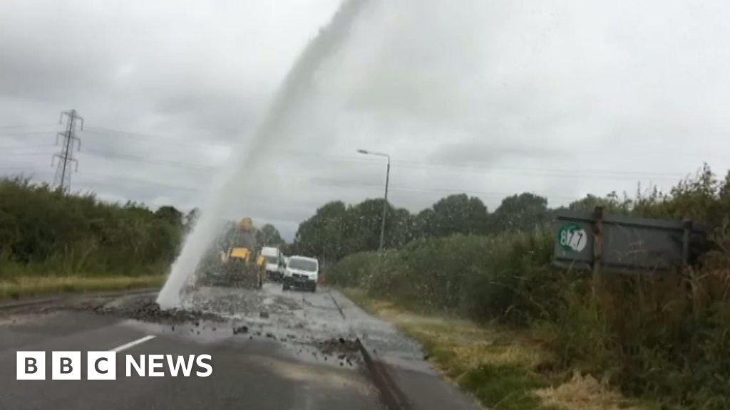 Burst water main in Plumtree shoots through road BBC News