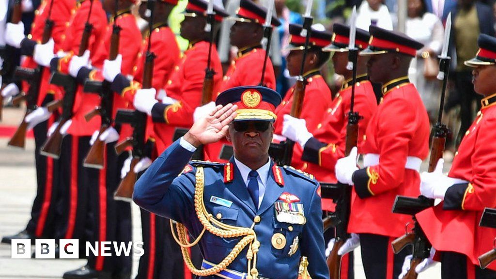 General Francis Ogola: Bei einem Hubschrauberabsturz in Kenia kommt der Armeechef des Landes ums Leben