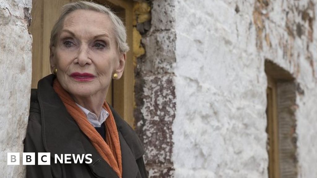 Siân Phillips returns to explore Welsh family history - BBC News
