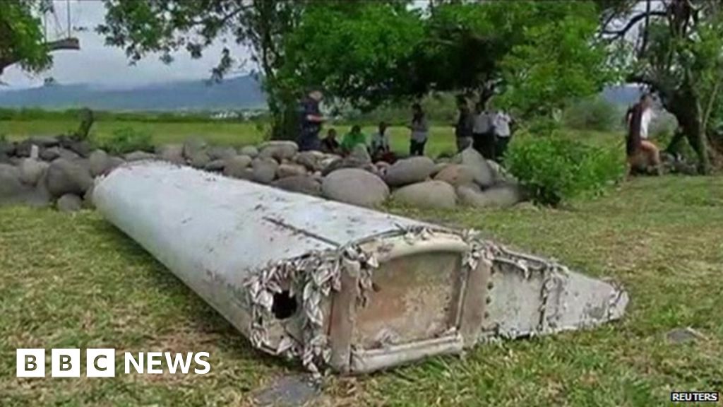 Mh370 Search Experts Investigate Indian Ocean Wreckage Bbc News