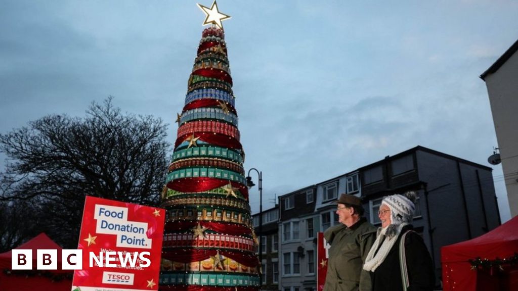 Scarborough unveils food poverty Christmas tree BBC News