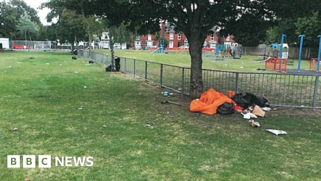Police Criticised For Failing To Evict Boston Travellers Bbc News 
