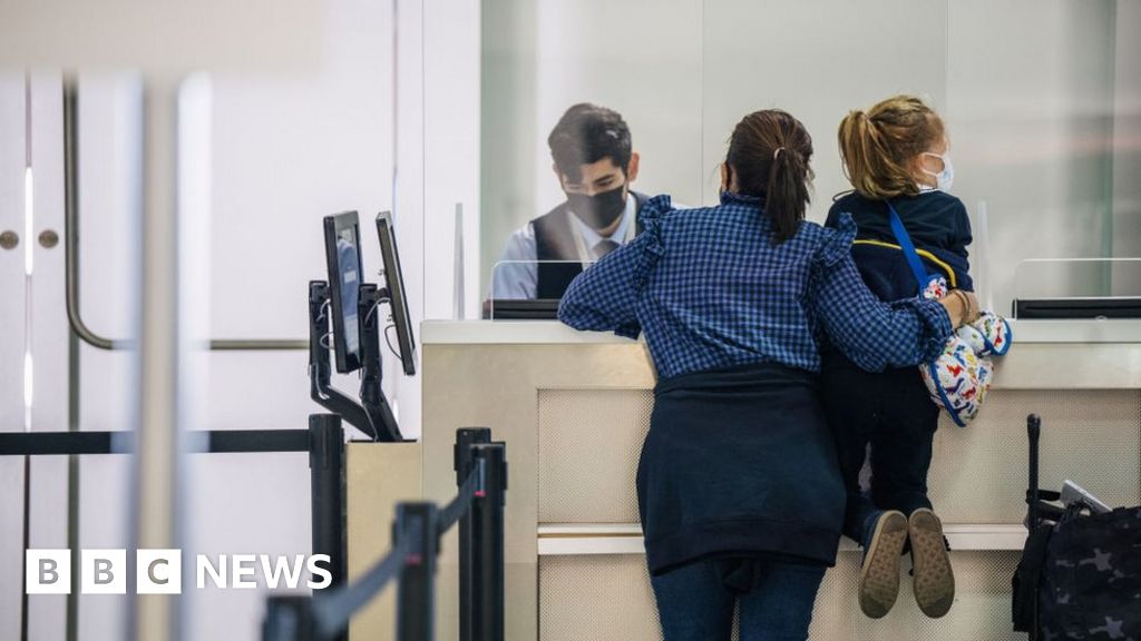 Junk fees: US names and shames airlines over family seating