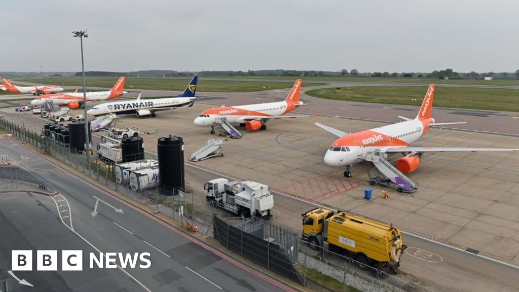 Coronavirus Airports At Risk Of Closure As Flights Drop 90 Bbc News