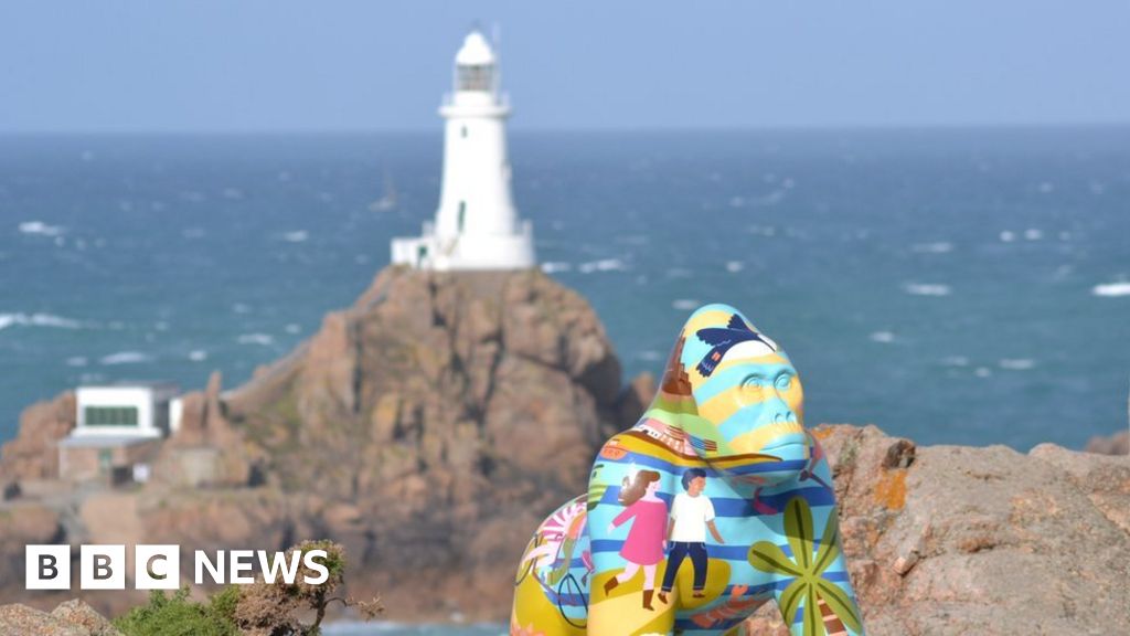 Go wild with Jersey's colourful new Gorilla troop - BBC News