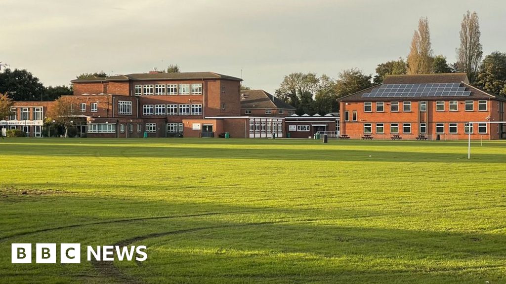 Spilsby school criticised over strict rules and toilet access during