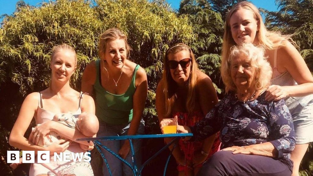 Covid: Aberystwyth grandmother faces Christmas Day on her own