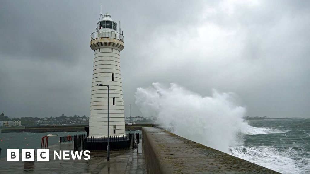 Storm Debi: Severe wind and rain warnings for NI and ROI