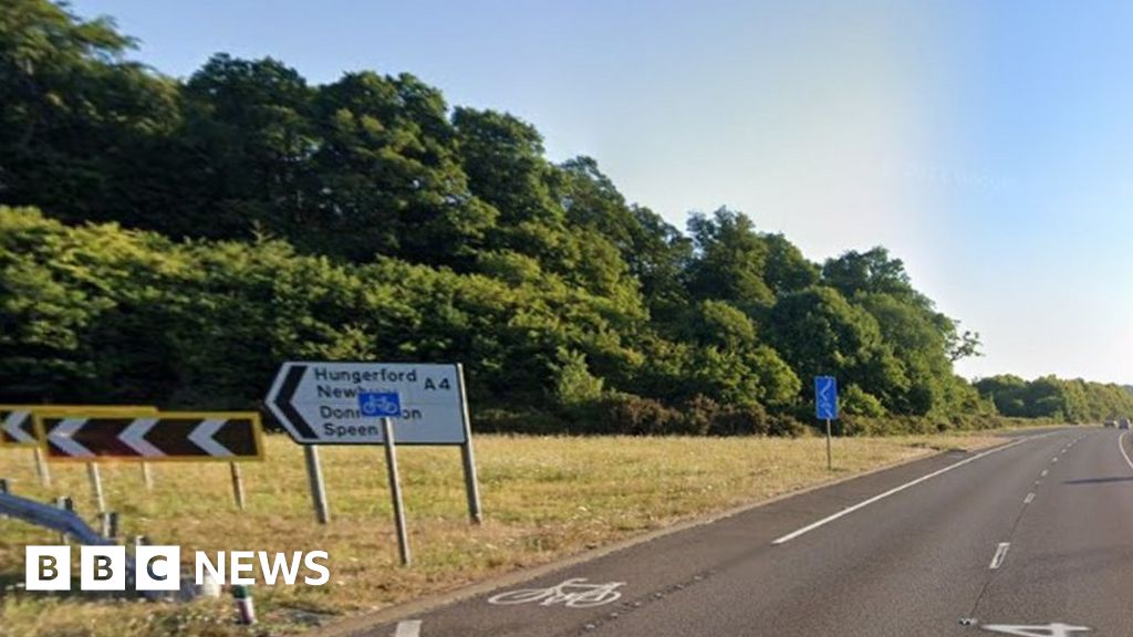 Overturned Lorry Shuts A34 Near Newbury In Berkshire