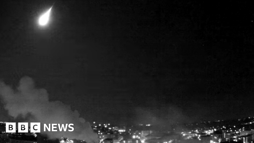 Meteor streaks across skies in Wisconsin and Illinois BBC News