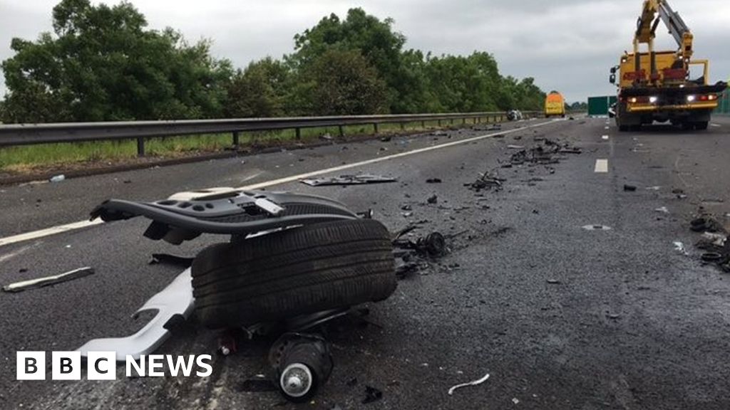 M5 Crash Two Die On Motorway In Gloucestershire Bbc News 1145