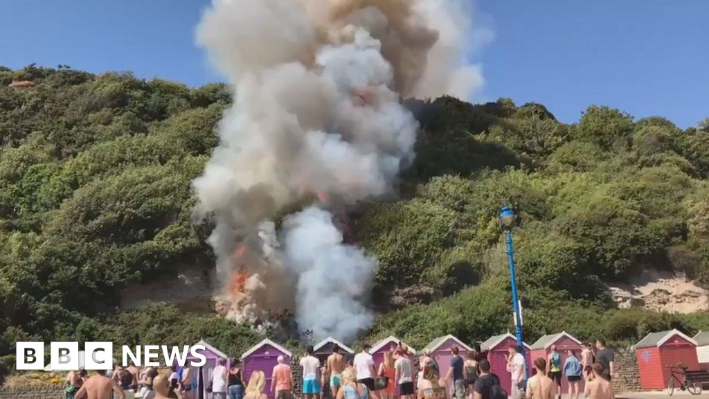 Part of Bournemouth Beach evacuated amid heath fire BBC News