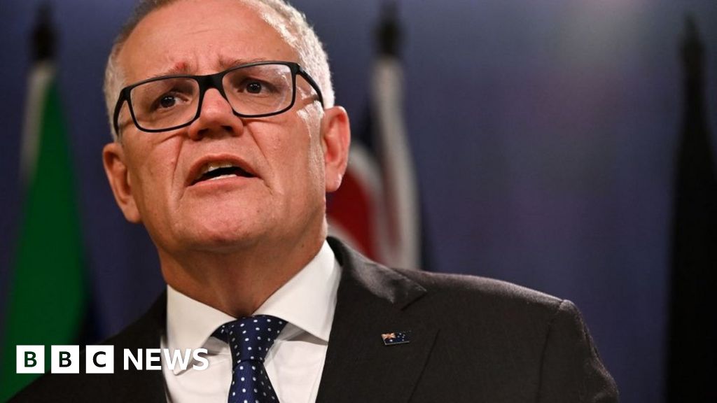 Scott Morrison: Australia ex-PM resists pressure to step down
