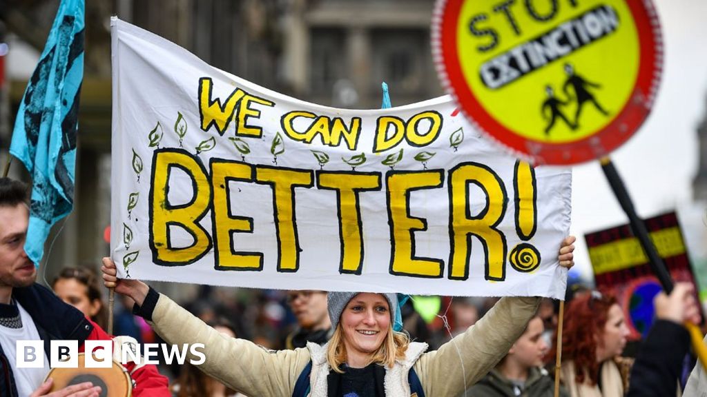 Scotland loses UK climate change lead, advisers warn - BBC