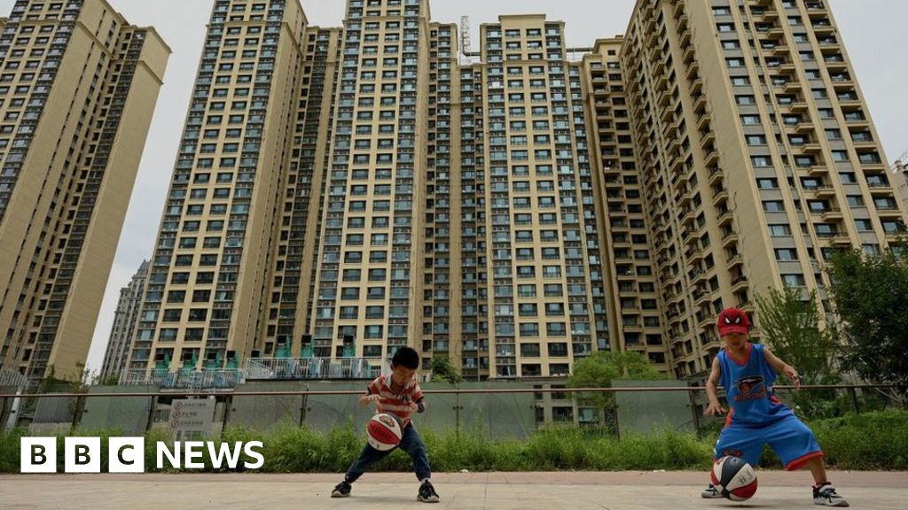 Evergrande: Shares of crisis-hit Chinese developer plunge 80%