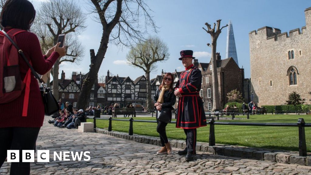 London S Top Tourist Attractions See Visitor Numbers Fall Bbc News