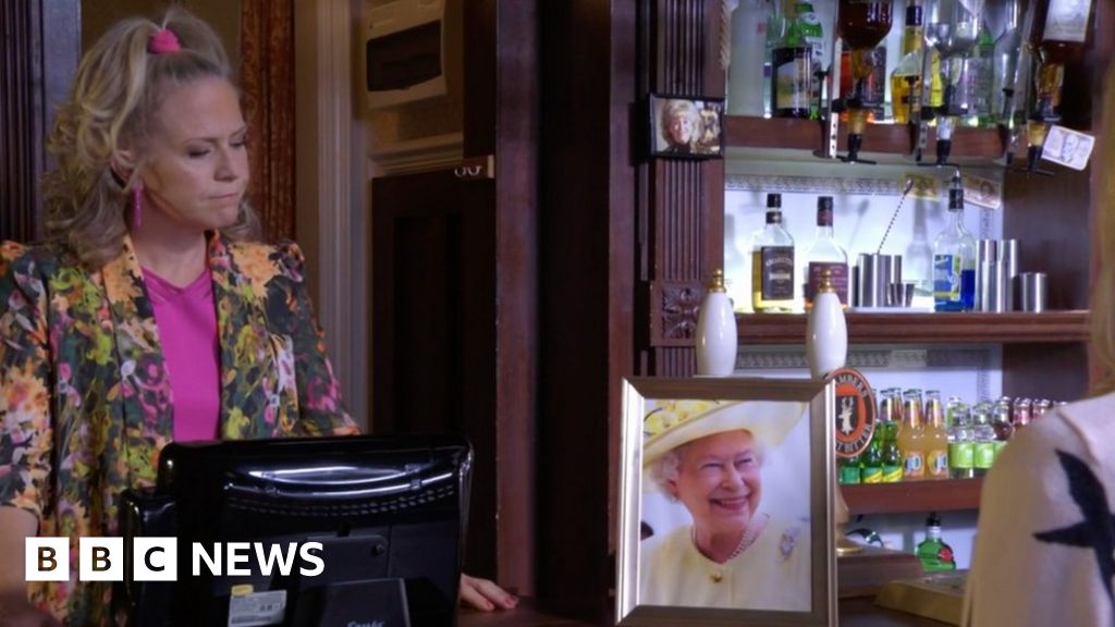 EastEnders pays tribute to the Queen in pre-show special scene