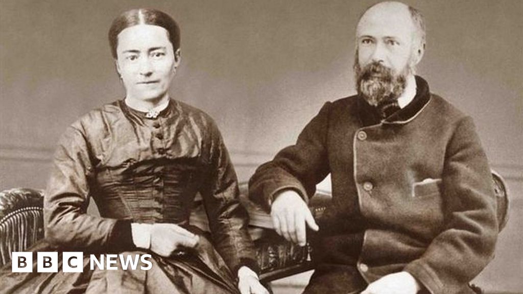 Pope canonises French couple Louis and Zelie Martin - BBC News