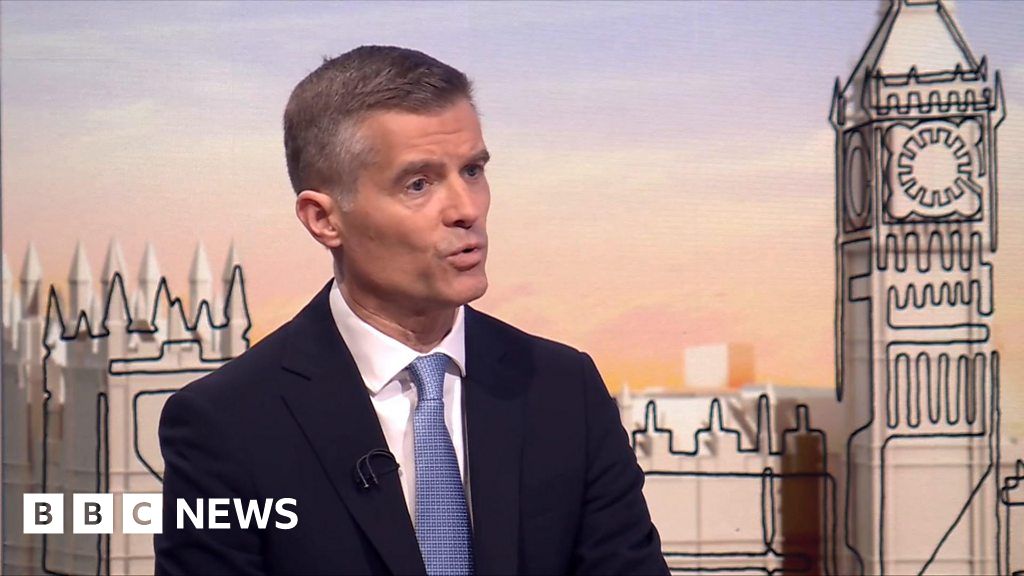 Tories 'don't have race problem', says transport secretary - BBC News