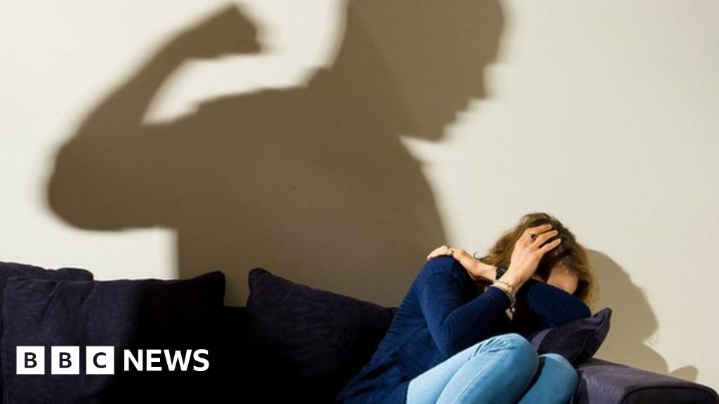 Abuser: Why I asked for help to stop hitting my girlfriend - BBC News
