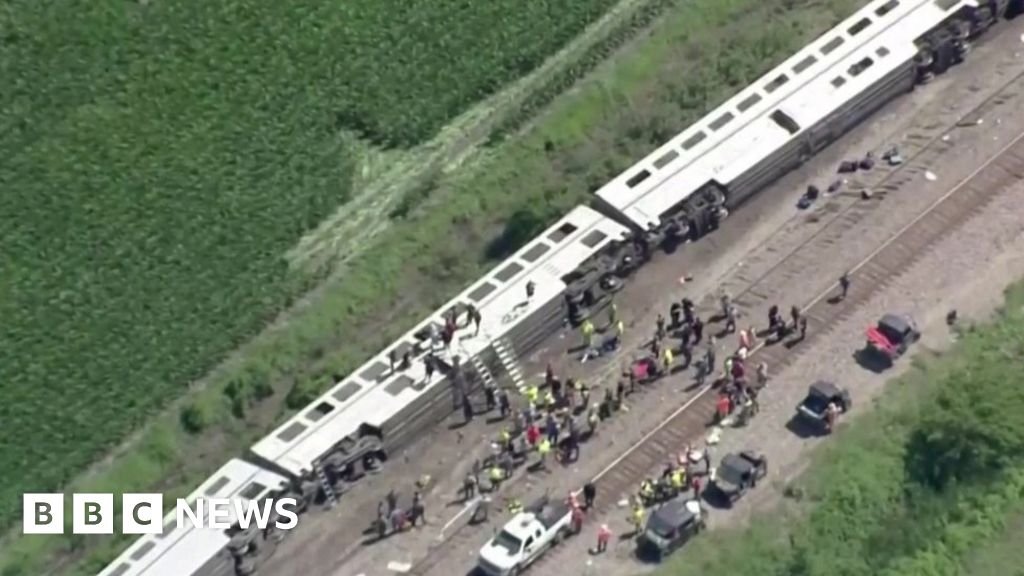 Amtrak derailment: Three killed in Missouri after train hits truck
