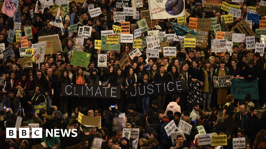 Climate change: UN negotiators 'playing politics' amid global crisis - BBC News