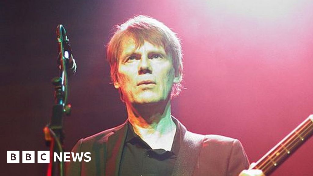 Darryl Hunt: Pogues 'saddened' by bassist's passing