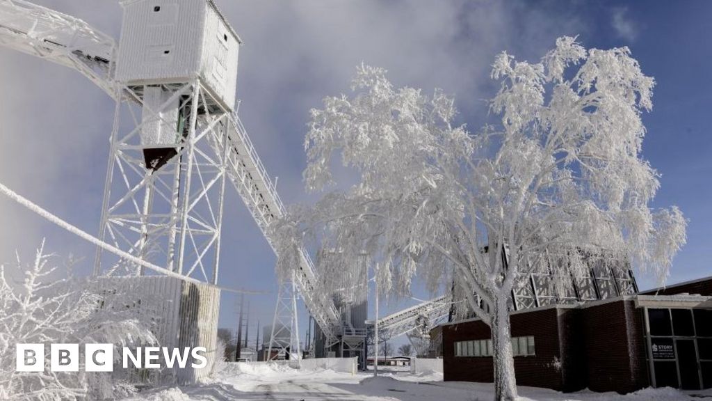 In Pictures: US and Canada blanketed by frigid air