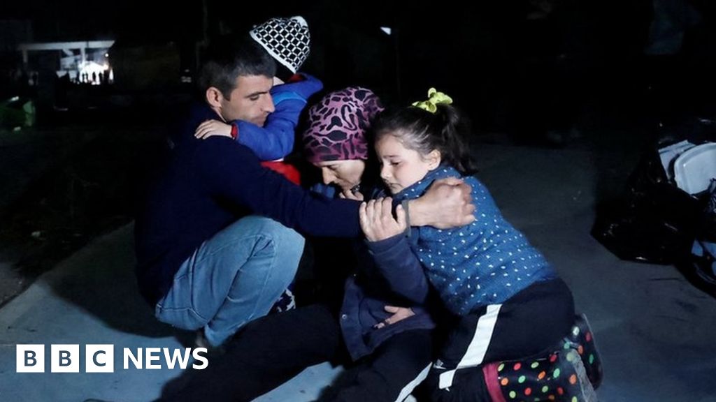 Das neue Erdbeben in der Türkei hinterließ drei Tote und eingeschlossene Menschen unter den Trümmern in Hatay