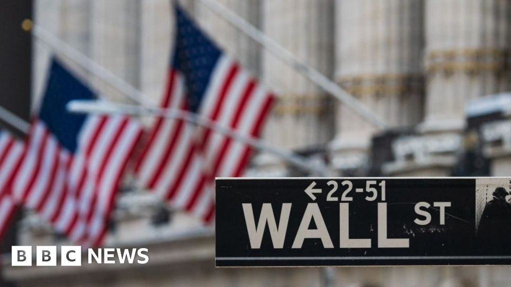 Wall Street firms fined .8bn over staff messages