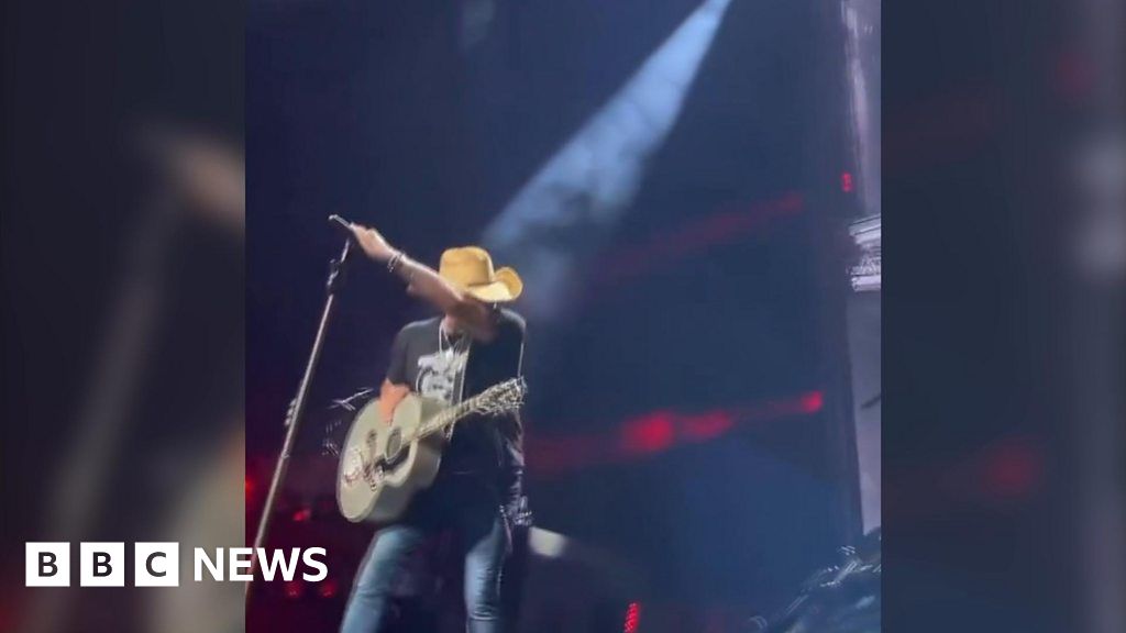 Country music star Jason Aldean suffers heat exhaustion mid-performance