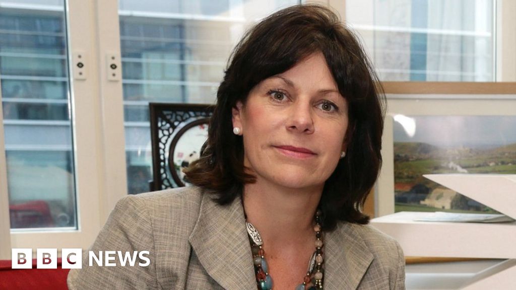 Rail Minister Claire Perry Resigns Bbc News 