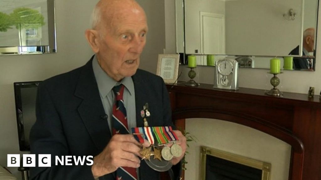 Ww2 Veteran Donald Nicholson Reunited With Lost Medals - Bbc News