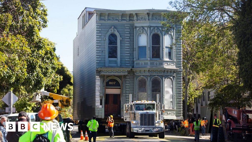 139yearold Victorian house moved in San Francisco BBC News