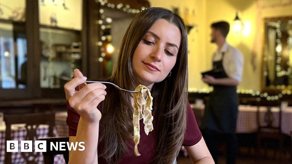 Are Italians ready to eat pasta made from insects? – BBC News