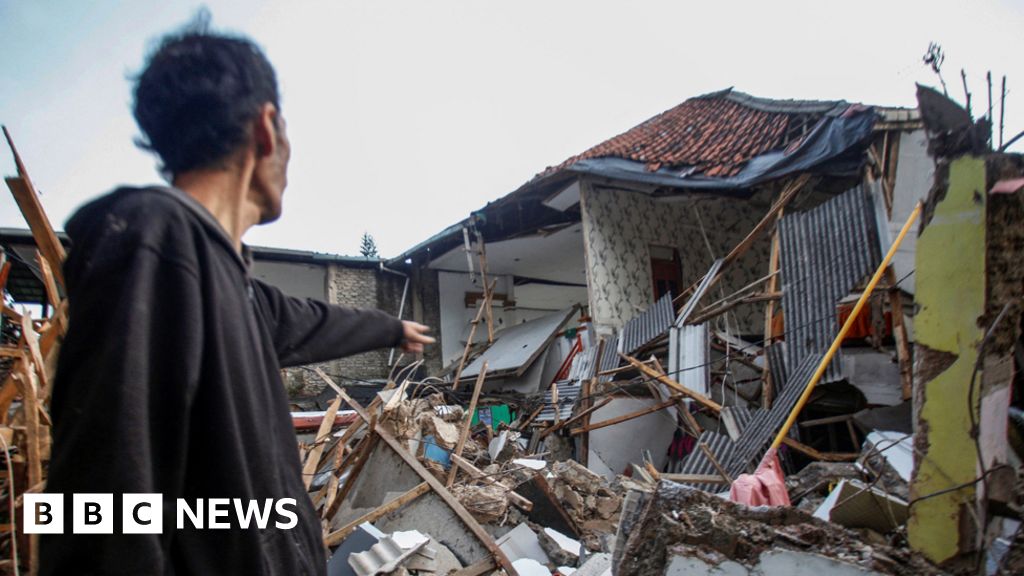 Indonesia: Java quake kills 162 and injures hundreds – BBC