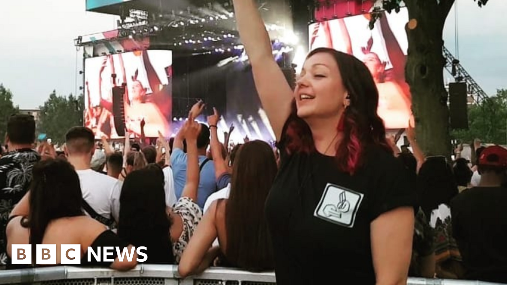 Reading and Leeds: The interpreters performing songs for deaf fans at the festivals