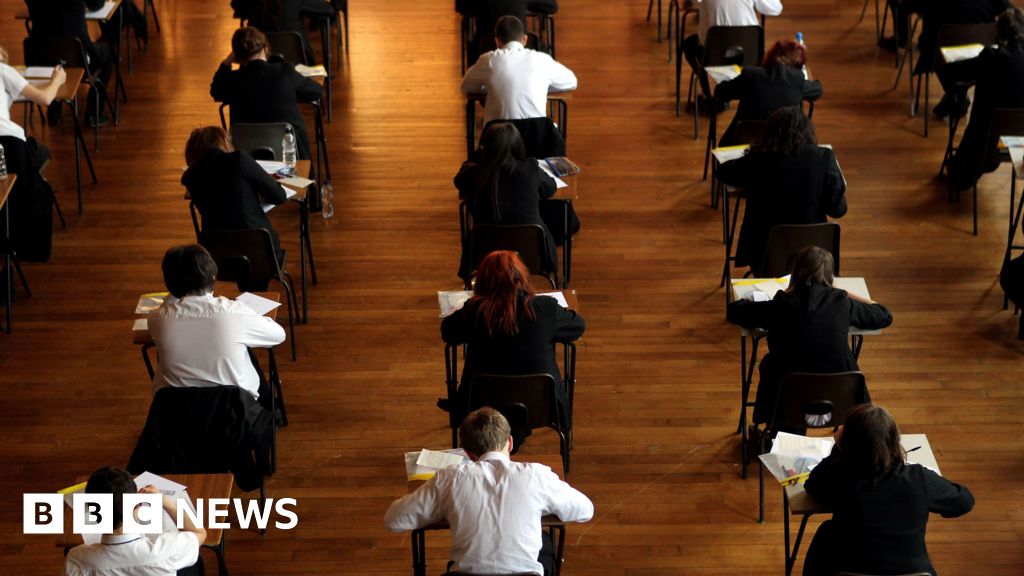Pupils hopeless and crying after 'poorly worded' Higher Maths exam
