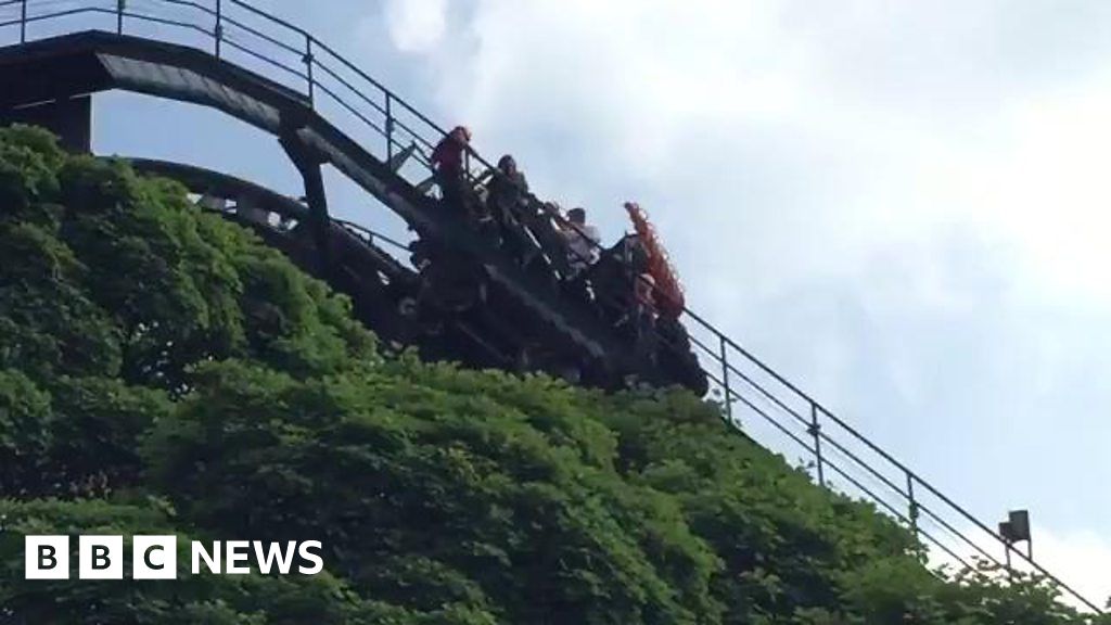 Footage of Alton Towers Oblivion ride breakdown BBC News