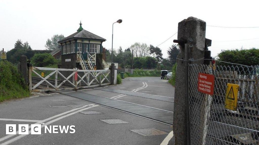 Level crossing. Level Crossing Gate. Plumpton машина. Military Level Crossing.