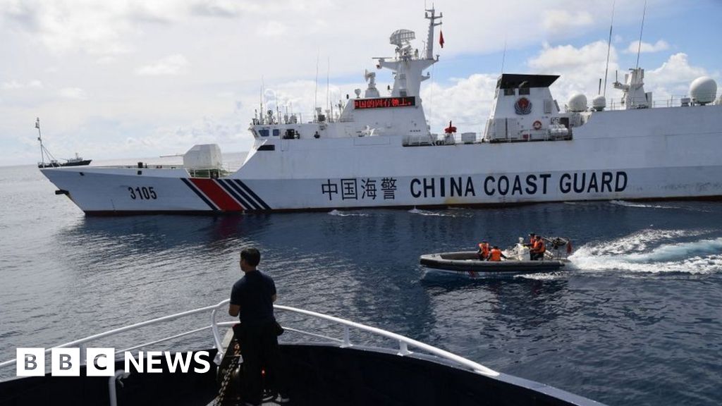 Филипините обвиниха бреговата охрана на Китай в сблъсък с филипински