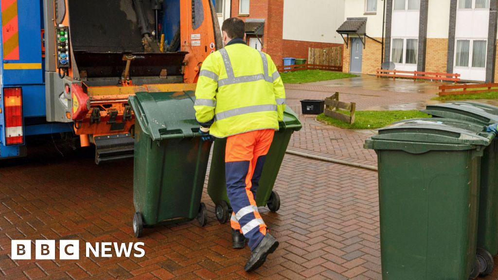 Bin collections: 1.8 million missed complaints in UK