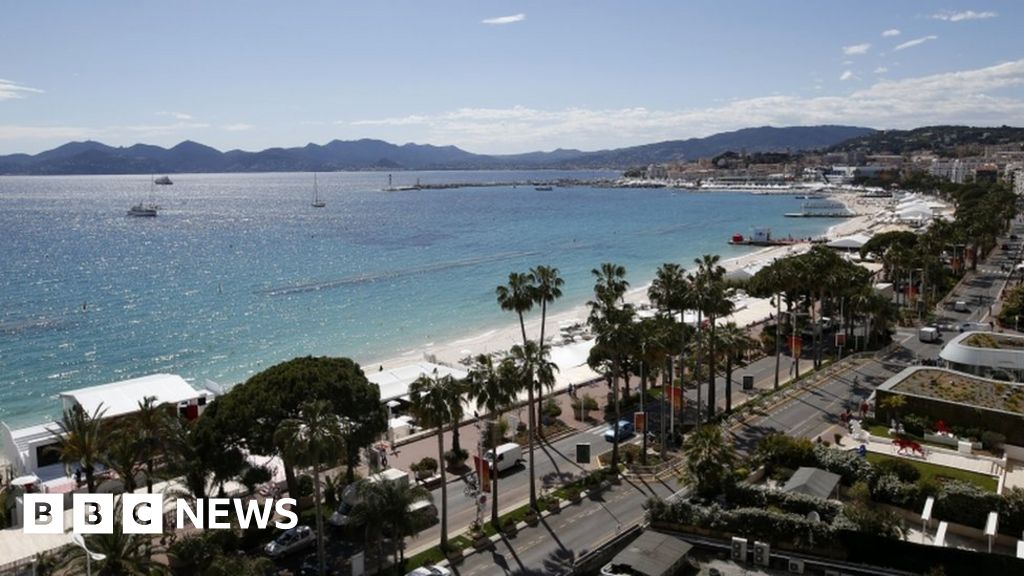 Cannes: Briton dies following yacht collision - BBC News