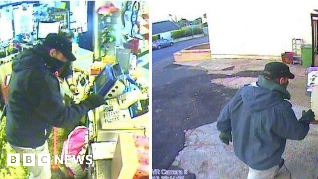 CCTV released from shop robbery in Tranent - BBC News