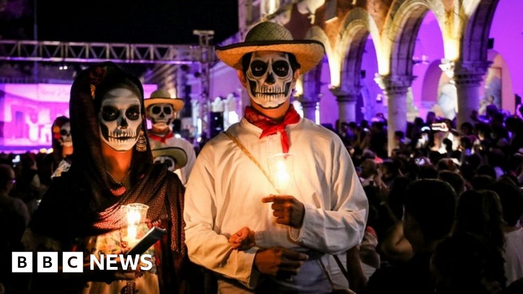 day-of-the-dead-celebrations-return-in-full-to-mexico-after-covid-restrictions