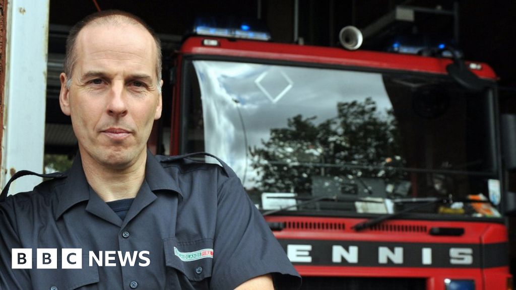 Coventry diver Rick Stanton honoured over Thai cave rescue BBC News